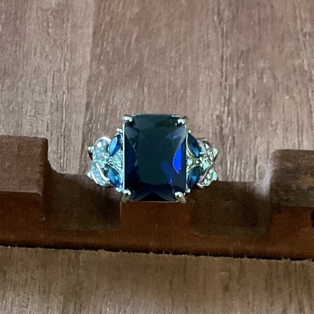 18k Gold Plated Ring with blue zircon Ring size 8, Brand… - Picture 3 of 3